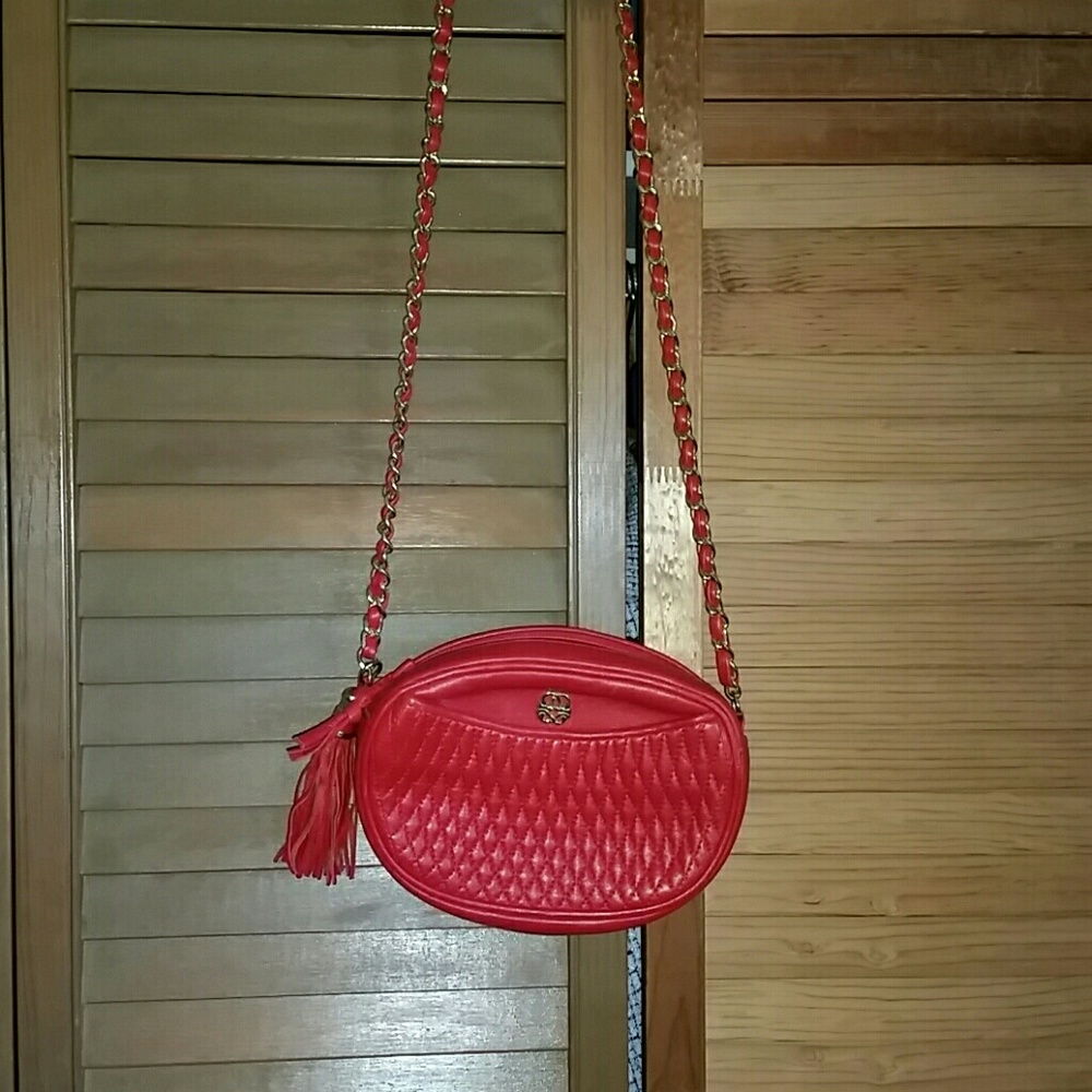 Red clutch